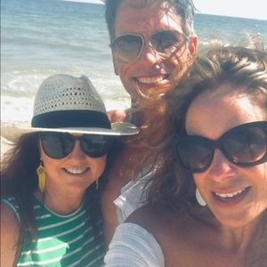 Meet your Posher, Nola